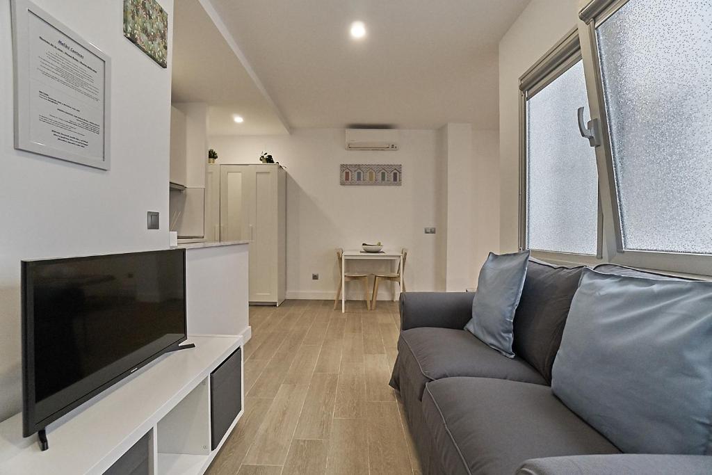 TV a/nebo společenská místnost v ubytování Malibú Canteras Studio 8 - Playa, WiFi, SmartTV, AC