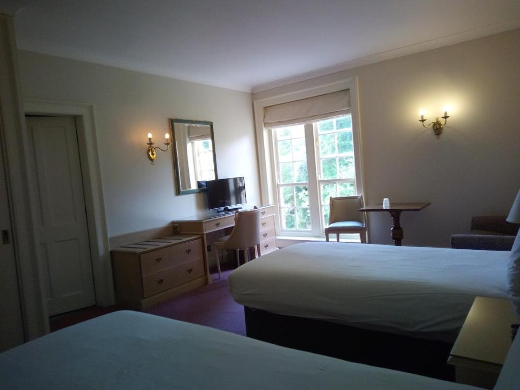 Donnington Grove - Standard Twin Room