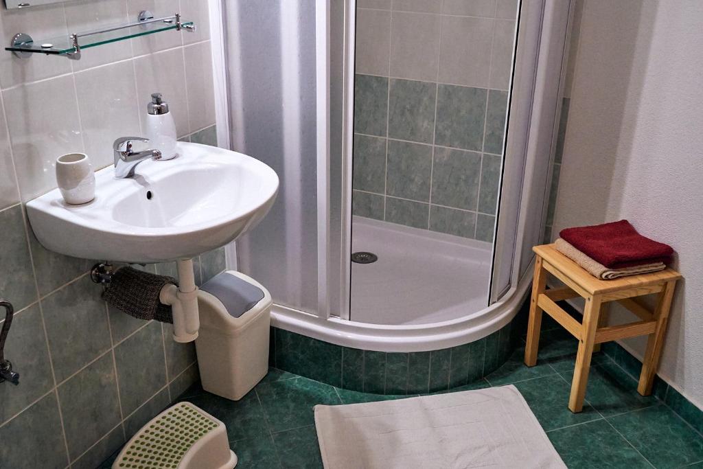 Koupelna v ubytování Penzion pod Stráni