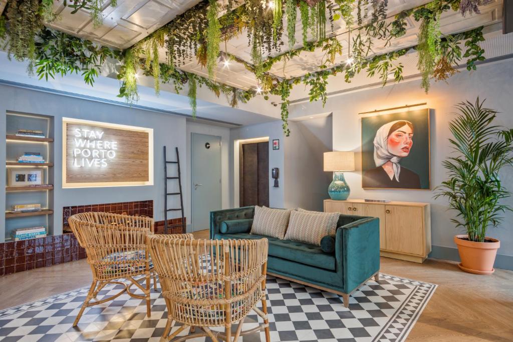 Khu vực ghế ngồi tại Pur Oporto Boutique Hotel by actahotels