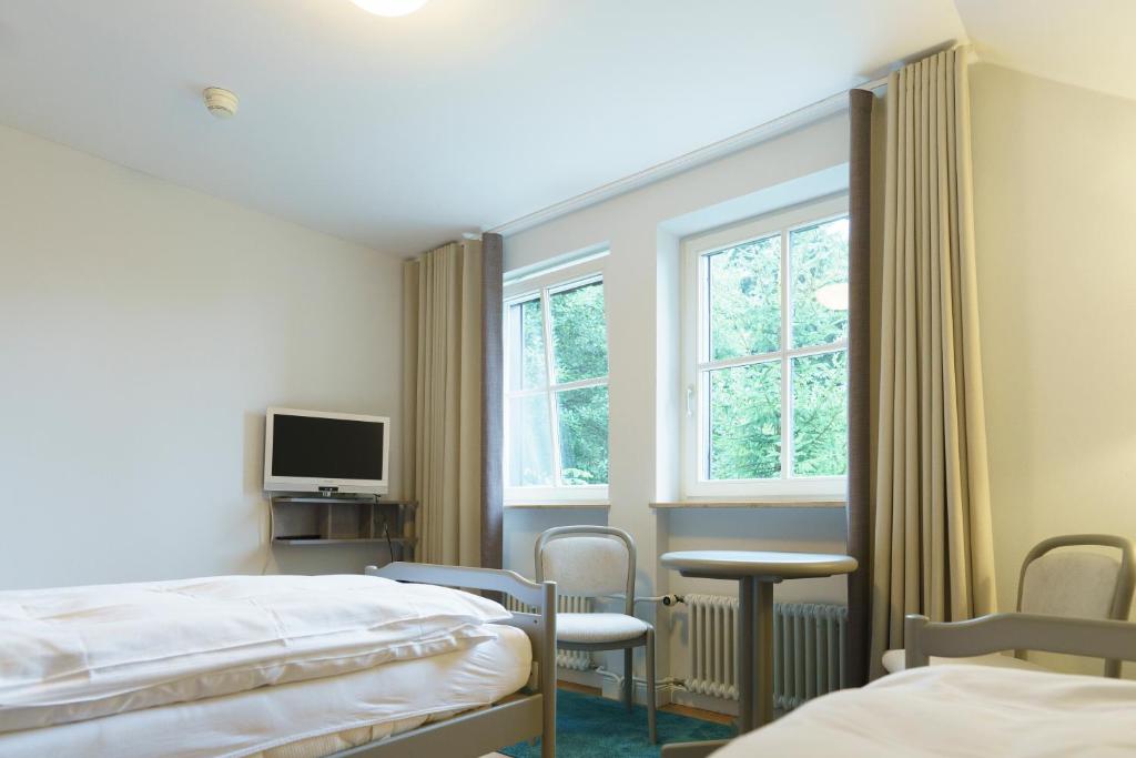 Un pat sau paturi într-o cameră la Gästehaus Sonnenhof