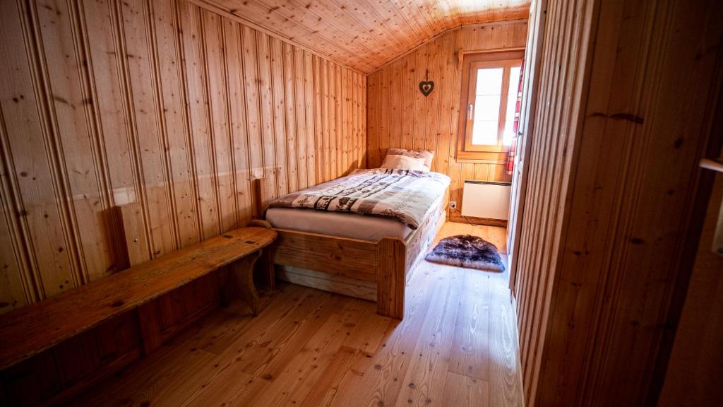 Postel nebo postele na pokoji v ubytování Izba