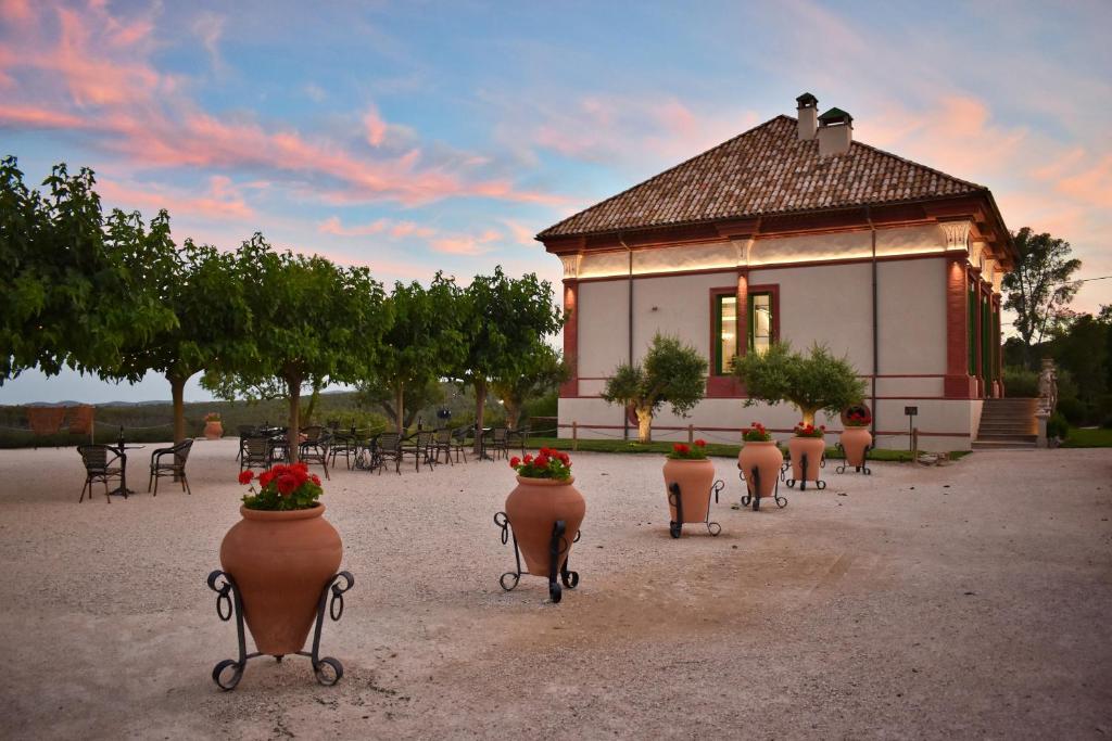 Vonkajšia záhrada v ubytovaní Casa Gran 1771 - MontRubí Winery Hotel - Adults Only