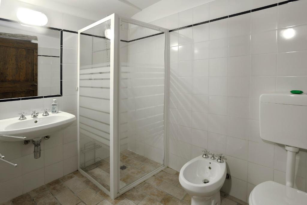 A bathroom at Le Gorghe di Valmarino