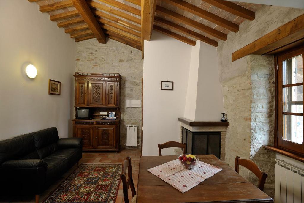 A seating area at Le Gorghe di Valmarino
