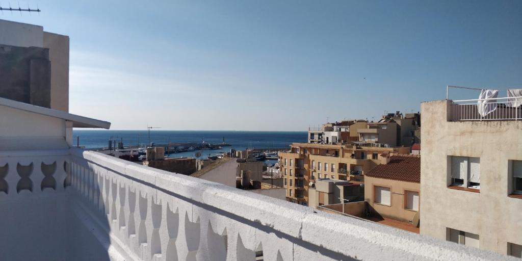 Un balcón o terraza de Espacioso Dúplex con Vistas al Mar