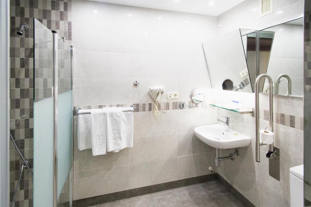 Hotel Albret - Habitación Doble O Twin Con Aparcamiento