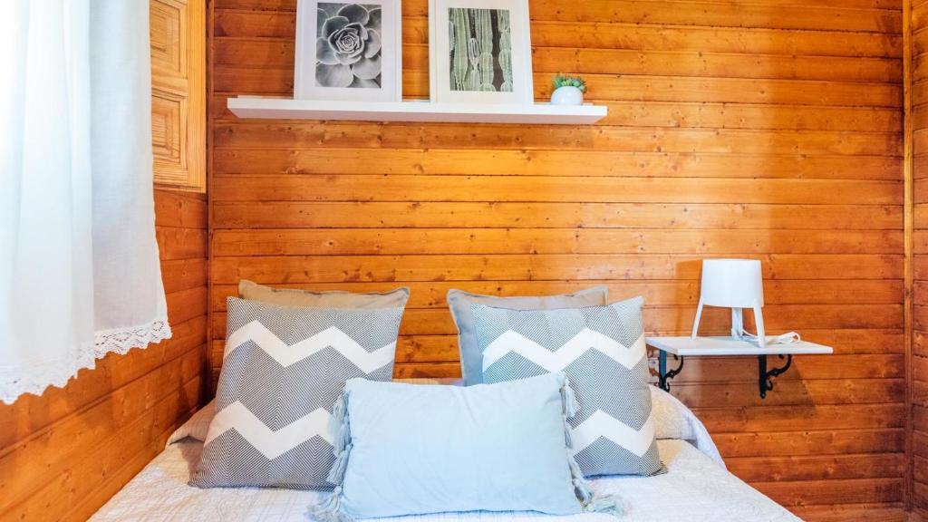 Postel nebo postele na pokoji v ubytování Casa Hornillos Alozaina by Ruralidays