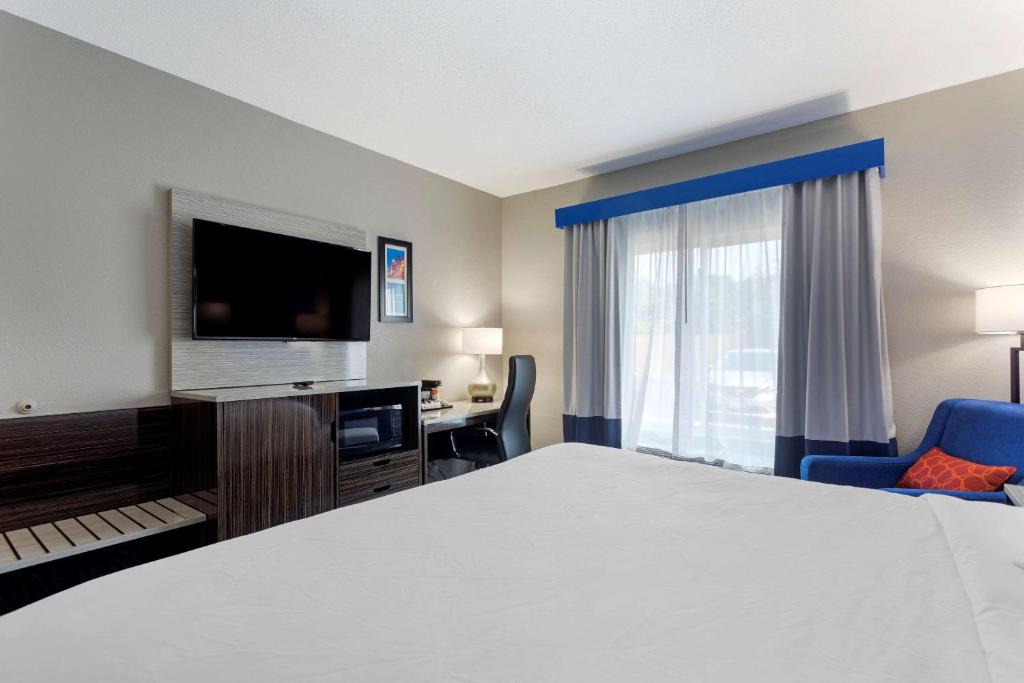 Comfort Inn & Suites Memphis East - Habitación King - Accesible/No Fumadores