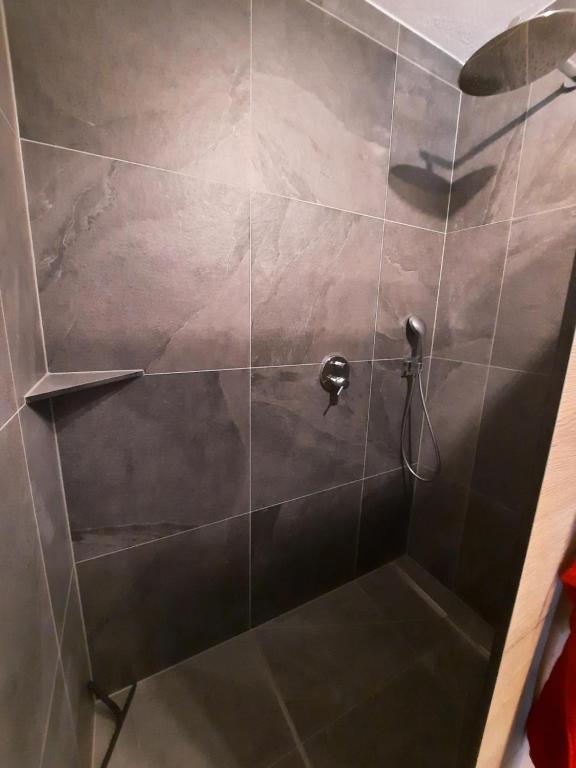 A bathroom at Ferienwohnung Silbernagel