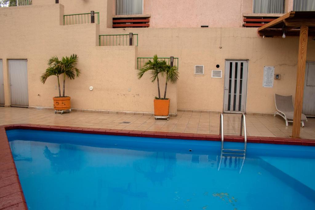 Bazén v ubytování Hotel Santa Irene Guadalajara nebo v jeho okolí