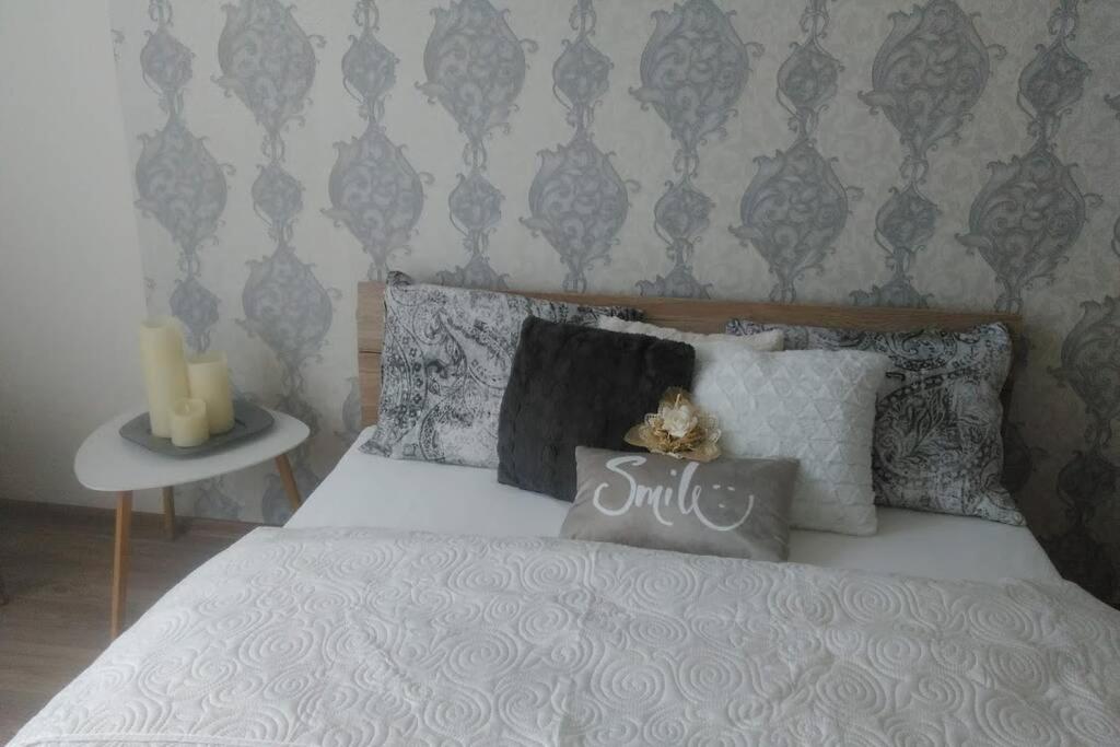 Postel nebo postele na pokoji v ubytování Stylový apartmán v centru Náchoda