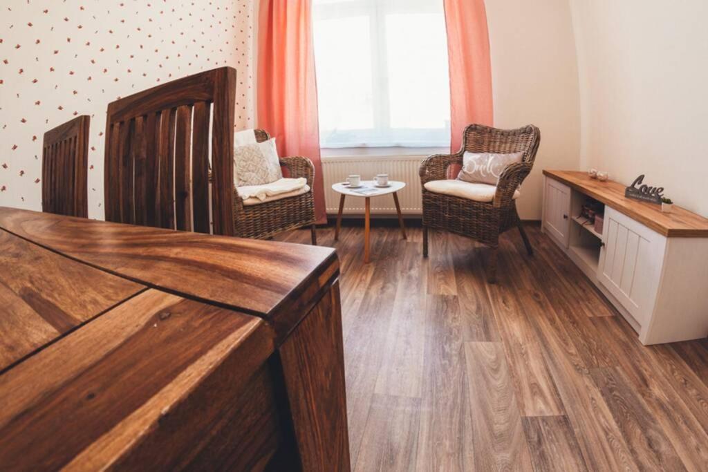 Posezení v ubytování Stylový apartmán v centru Náchoda