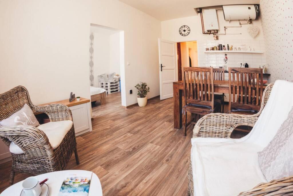 Posezení v ubytování Stylový apartmán v centru Náchoda
