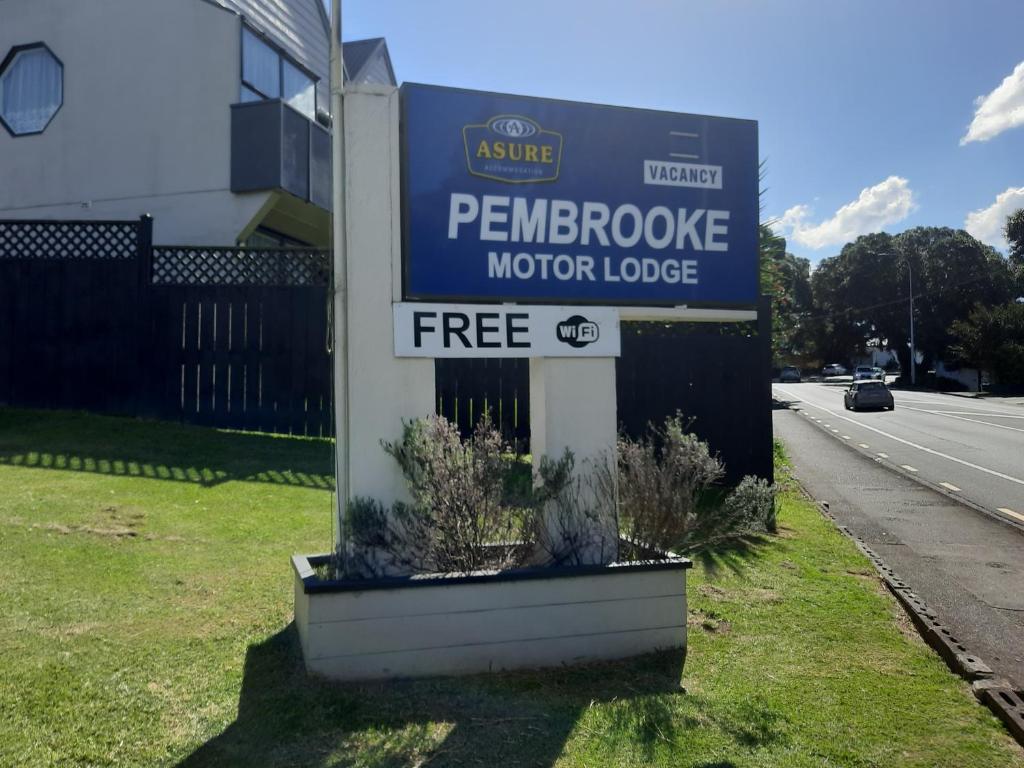 Pembrooke Motor Lodge - Resim 2