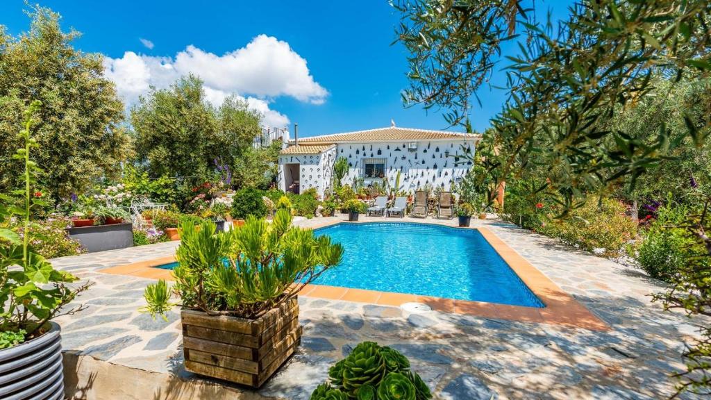 Bazén v ubytovaní Casa Los Cactus El Gastor by Ruralidays alebo v jeho blízkosti