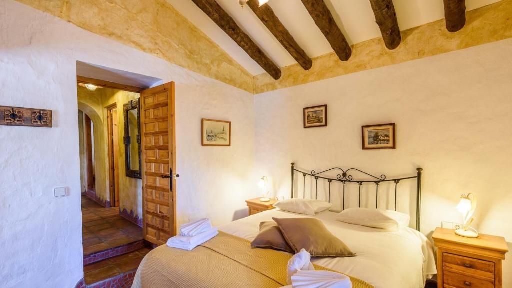 A bed or beds in a room at Finca Tarabita Competa by Ruralidays