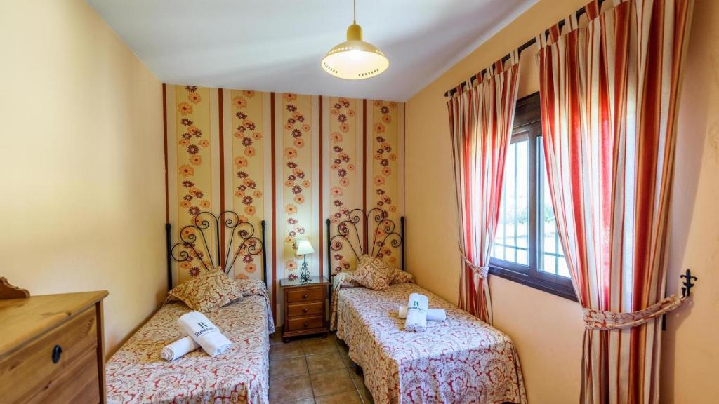 Posteľ alebo postele v izbe v ubytovaní Villa Las Dehesas Casabermeja by Ruralidays