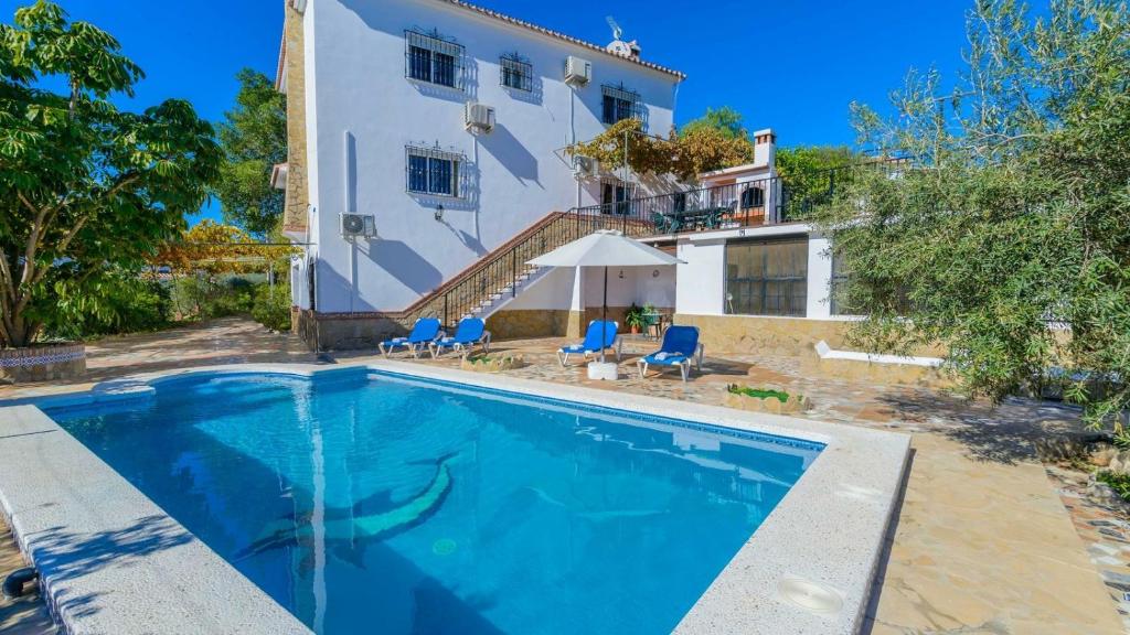 The swimming pool at or close to Casa Luna Alora by Ruralidays