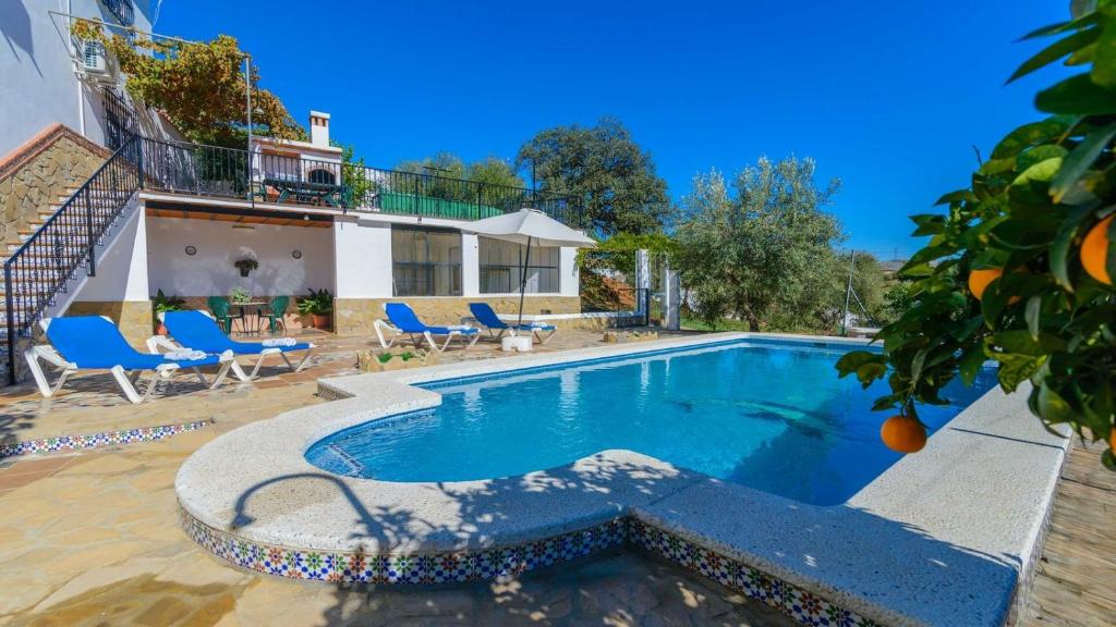 The swimming pool at or close to Casa Luna Alora by Ruralidays
