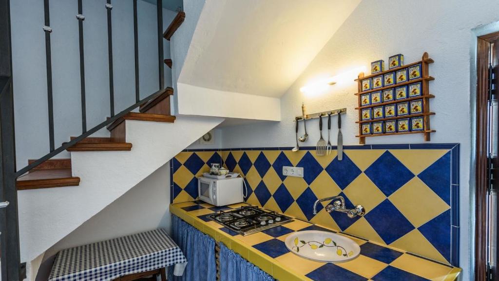 Kuchyň nebo kuchyňský kout v ubytování Casa La Vina del Arenal Pizarra by Ruralidays