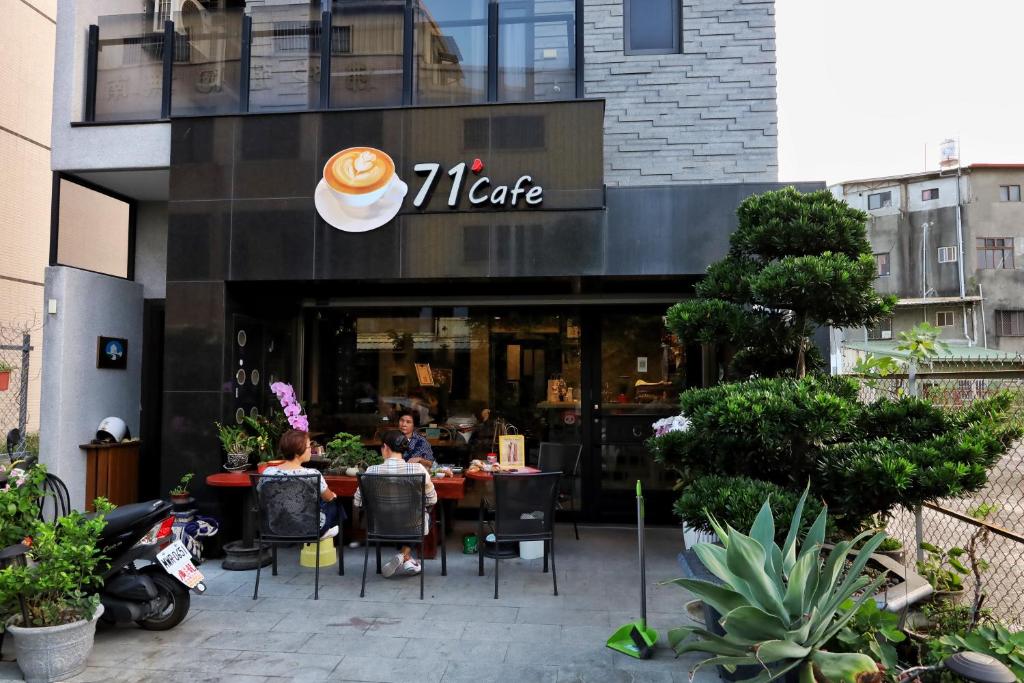 71 Cafe B&B - Housity