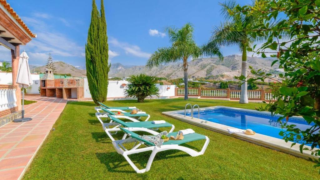 Bazén v ubytování Villa Pastora Nerja by Ruralidays nebo v jeho okolí