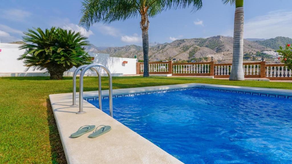 Bazén v ubytování Villa Pastora Nerja by Ruralidays nebo v jeho okolí