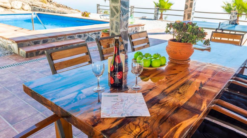 Bazén v ubytování Villa Eugenia Torrox by Ruralidays nebo v jeho okolí