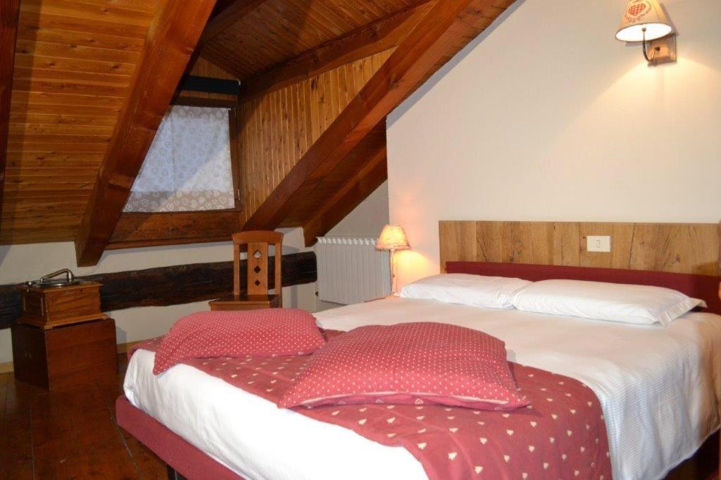 a bedroom with a large bed in a attic at maison terme relax in Pré-Saint-Didier