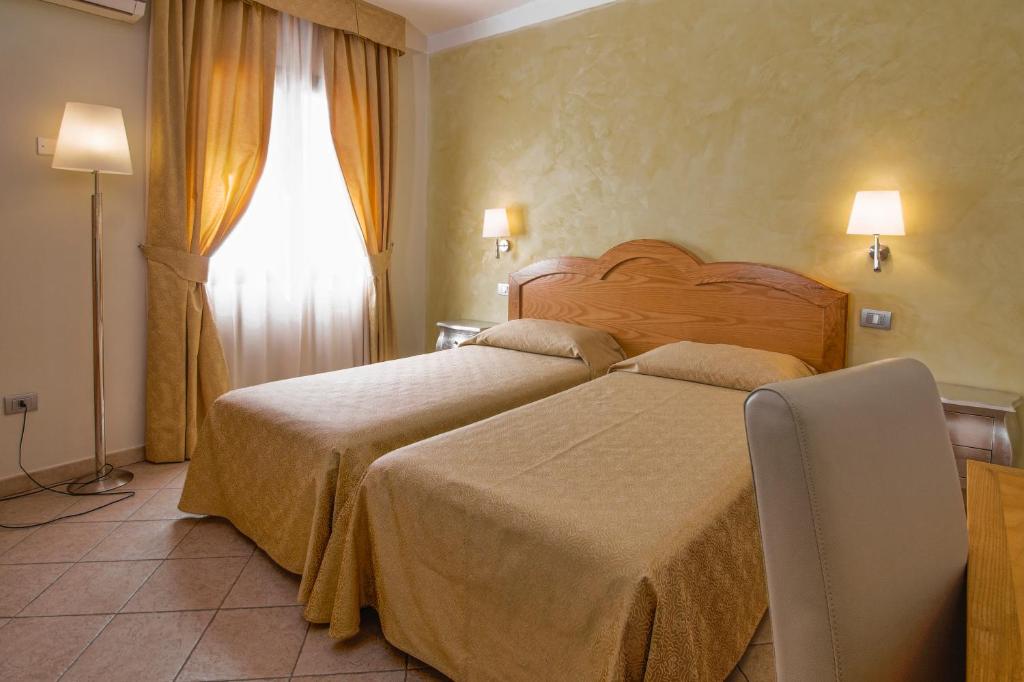 Postel nebo postele na pokoji v ubytování Hotel La Perla