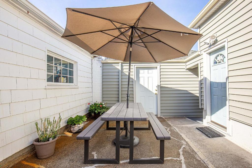 a picnic table with an umbrella on a patio at Duplex in Alberta Art District in Portland