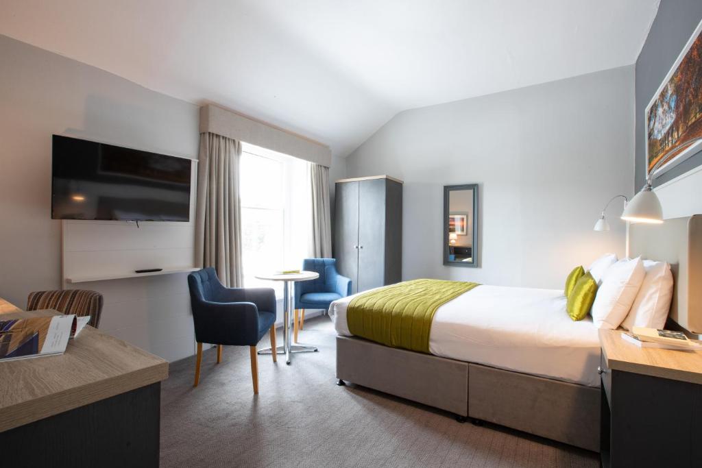 Postel nebo postele na pokoji v ubytování George Hotel