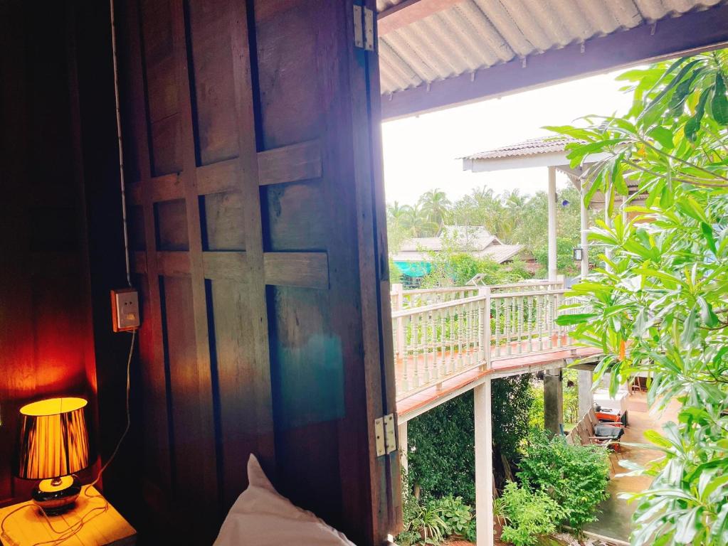 นิทานคำกลอน 2 Nithankumkon 2 - Suite Familiare Deluxe