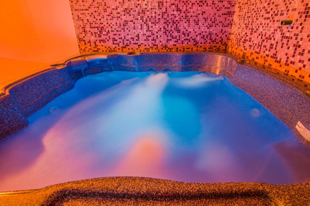 Bazén v ubytování Hotel La Perla nebo v jeho okolí