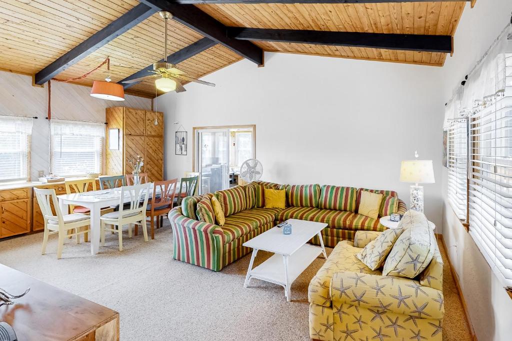 a living room with a couch and a table at Neely's Nest in Kitty Hawk