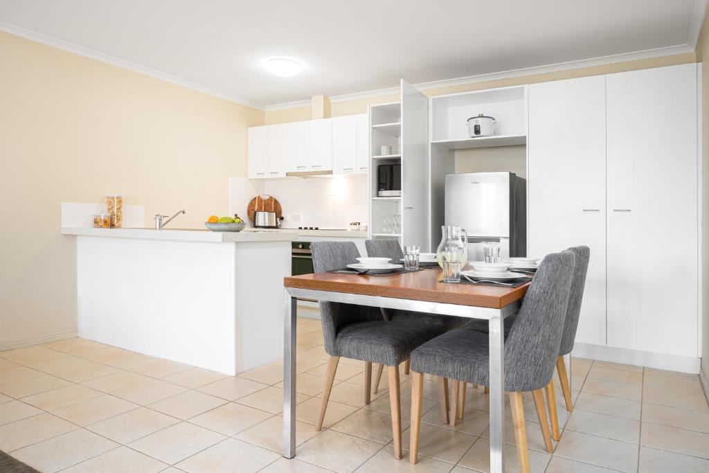 Aligned Corporate Residences Kew - Resim 21