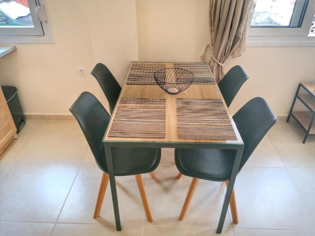 Zdjęcie z galerii obiektu Alex Apartment, Cozy Place in Heraklion Center w Heraklionie