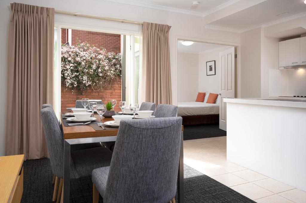 Aligned Corporate Residences Kew - Resim 37