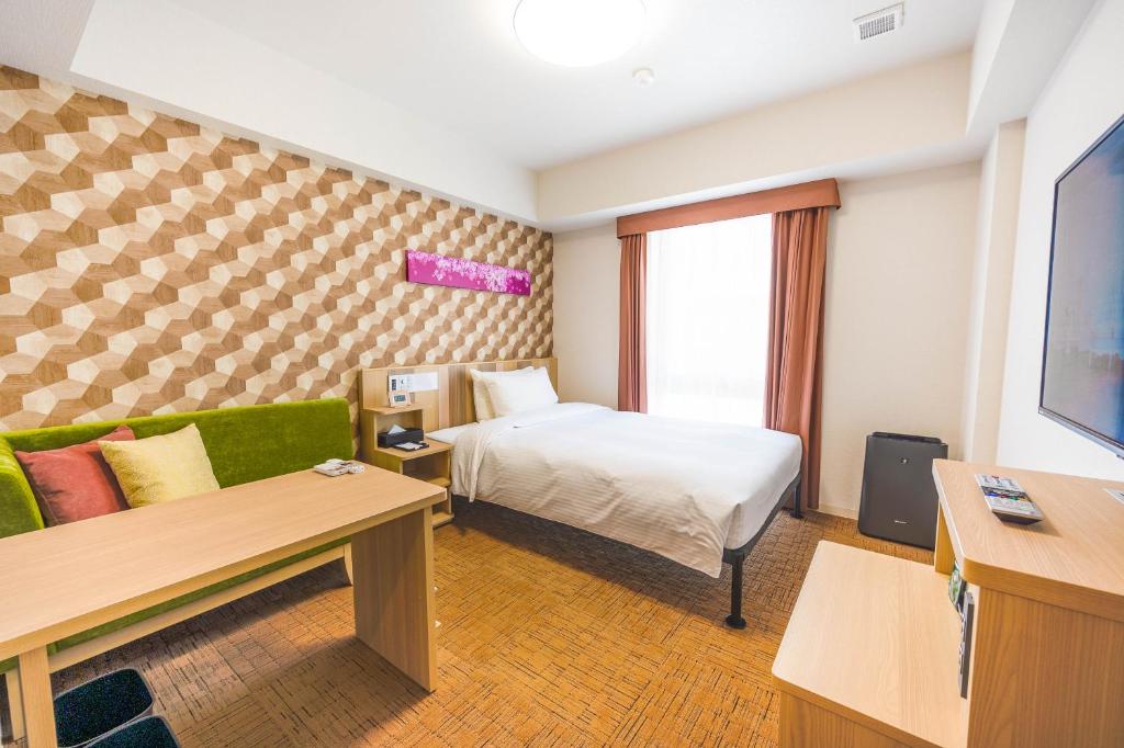 Postel nebo postele na pokoji v ubytování Tabino Hotel lit Matsumoto Milky white Onsen