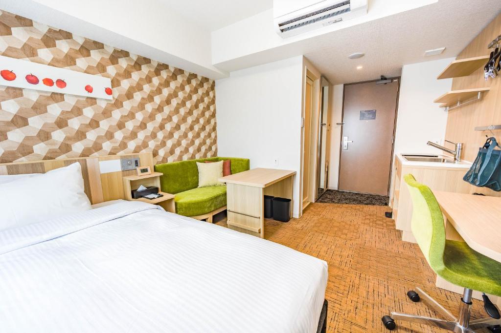 Postel nebo postele na pokoji v ubytování Tabino Hotel lit Matsumoto Milky white Onsen