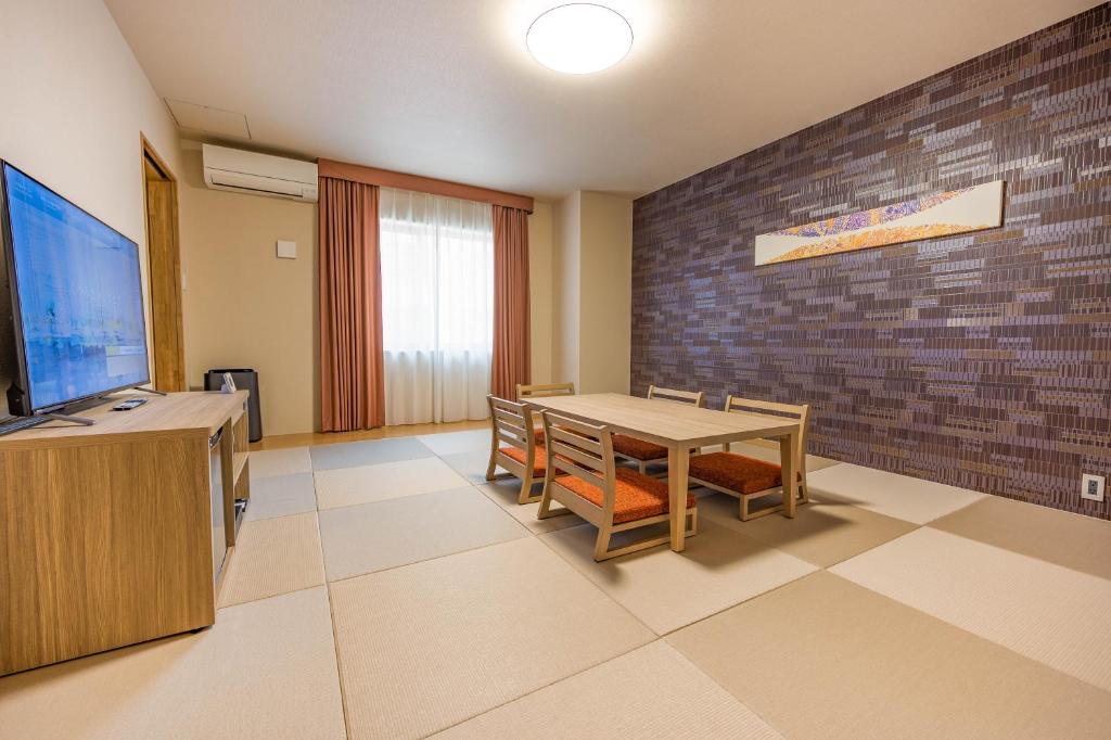TV a/nebo společenská místnost v ubytování Tabino Hotel lit Matsumoto Milky white Onsen