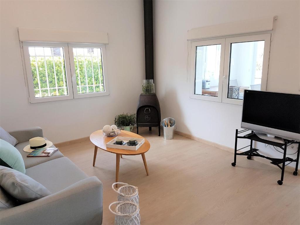 A television and/or entertainment centre at Casa Chelimen