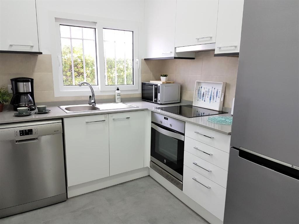A kitchen or kitchenette at Casa Chelimen