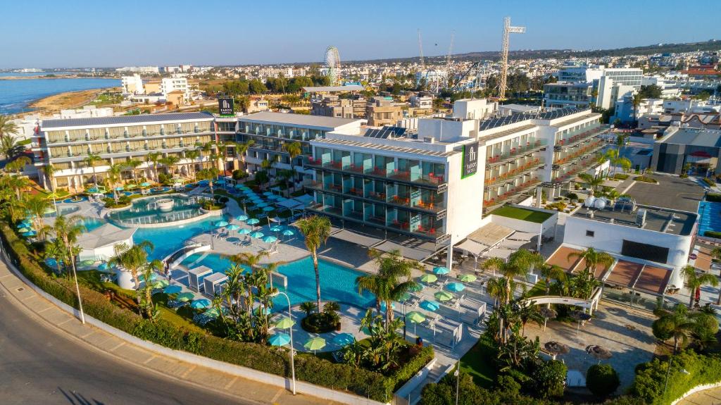 eine Luftansicht eines Resorts mit Pool in der Unterkunft Faros Hotel Ayia Napa in Ayia Napa