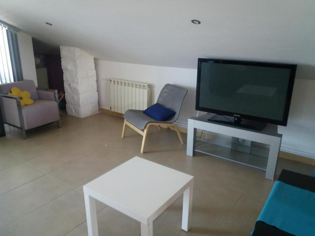 Televízia a/alebo spoločenská miestnosť v ubytovaní Loft del rio