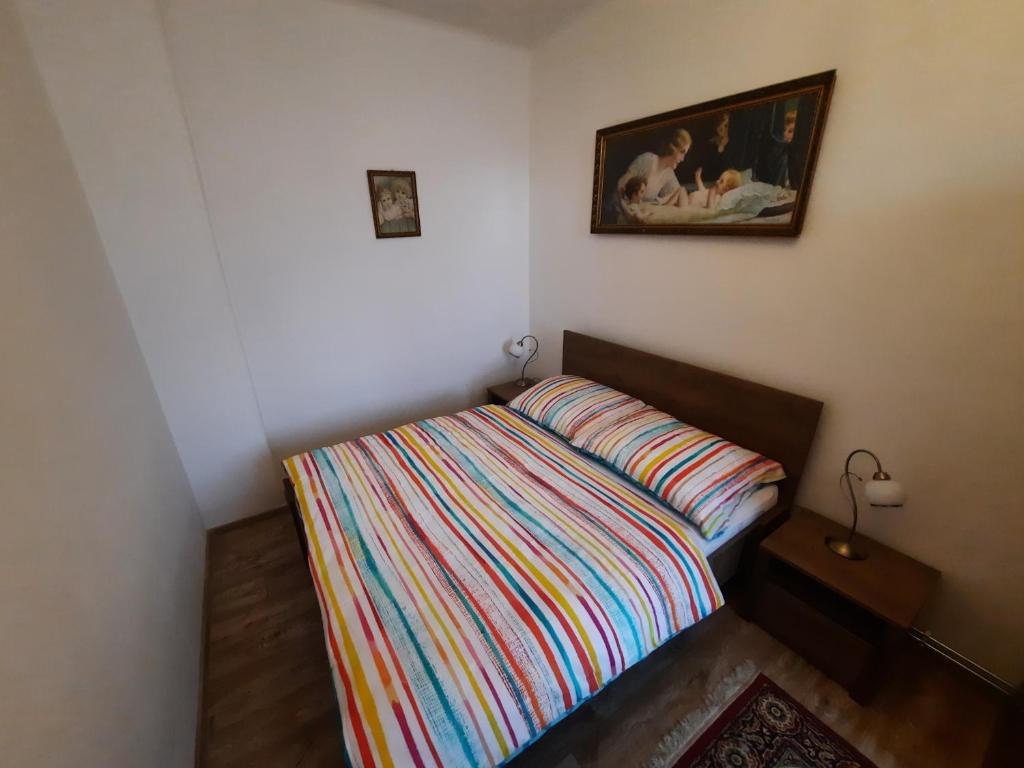 Postel nebo postele na pokoji v ubytování Apartmány U sv. Anny