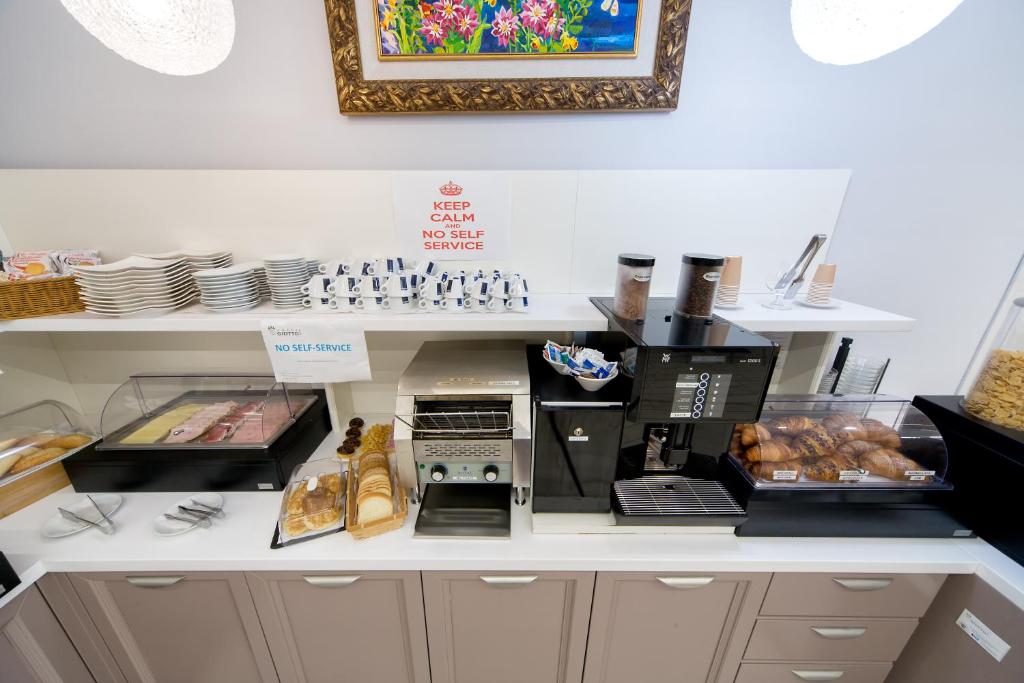 Kuchyň nebo kuchyňský kout v ubytování Hotel Giotto