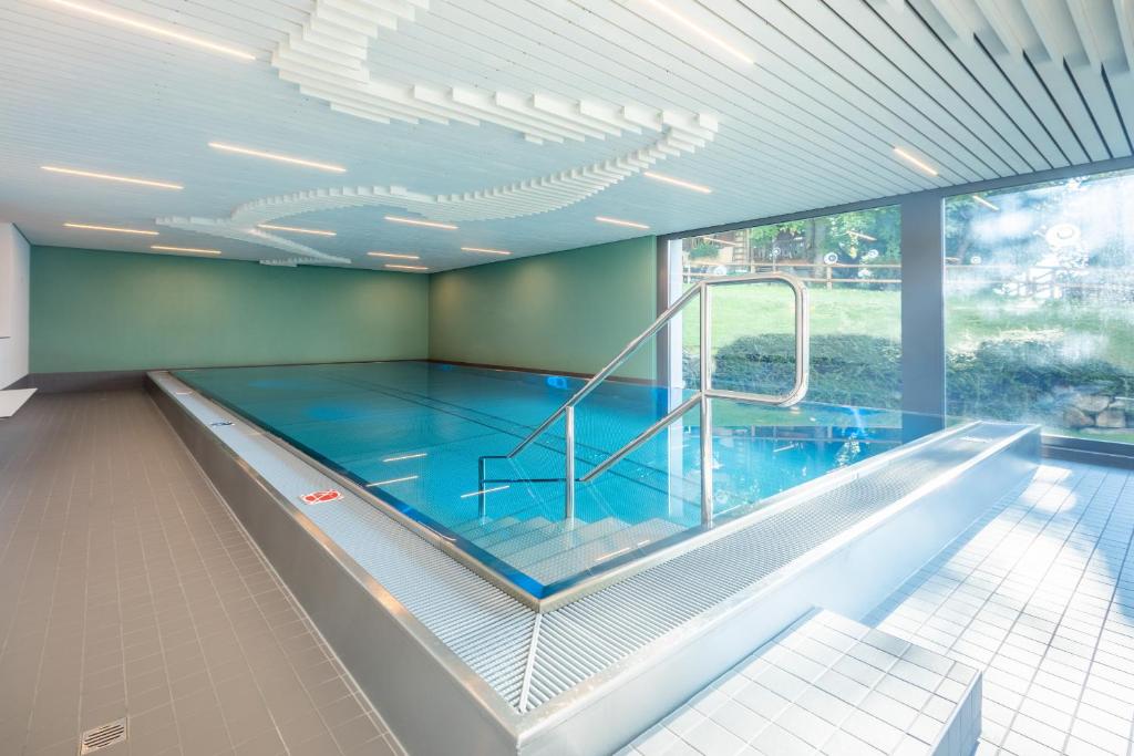 Bazén v ubytování LAAX Homes - Haus Ner A1 nebo v jeho okolí