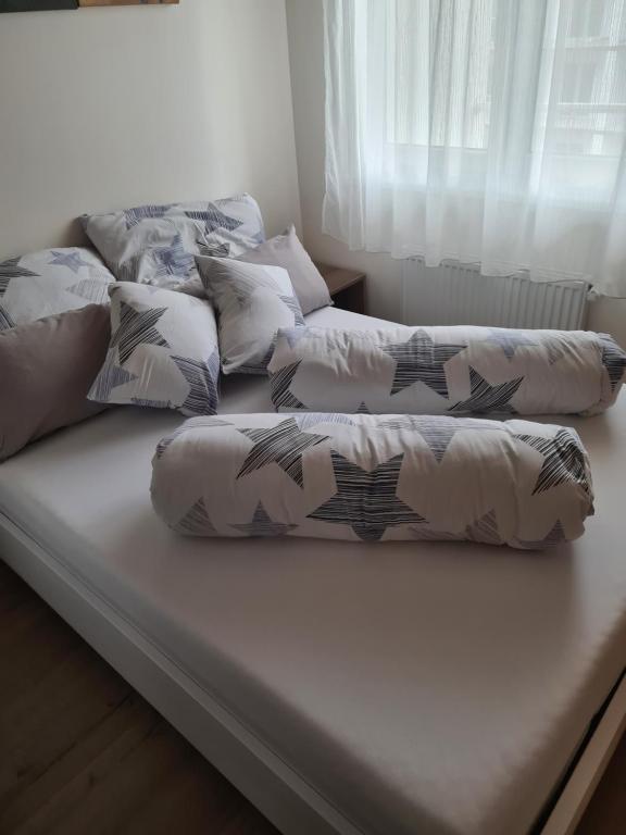 two beds with pillows on top of each other at Apartman Majaa in Banja Koviljača